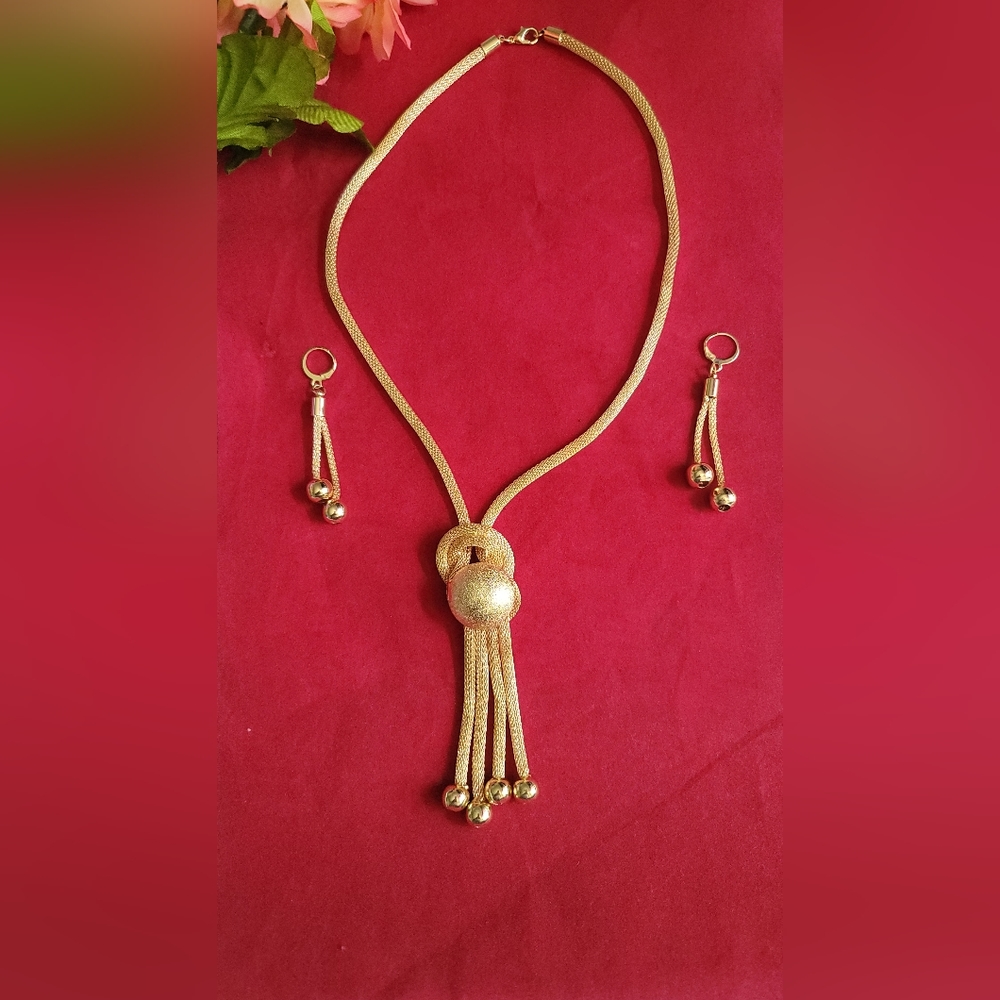 Gold plated necklace and earring set